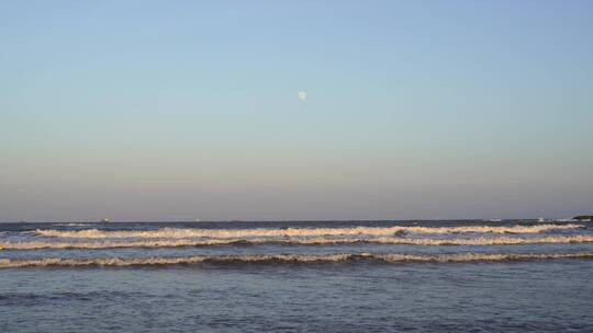 大海月亮海上明月海水海浪傍晚蓝色天空海滩