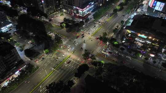 夜晚十字路口车流城市道路交通夜景城市街道