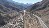 航拍山间蜿蜒公路高清在线视频素材下载