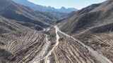 航拍山间蜿蜒公路高清在线视频素材下载