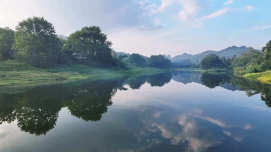 清澈小溪山泉水河流流淌大自然