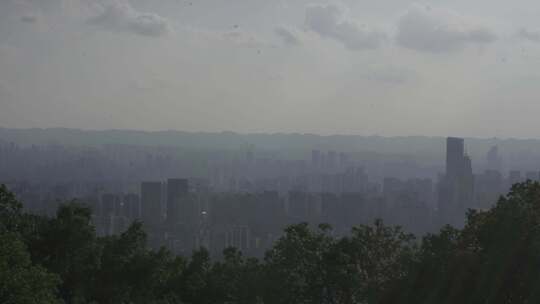 逆光中的重庆城市