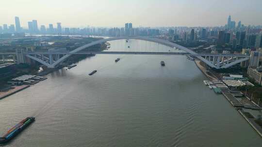 上海市黄浦江卢浦大桥汽车车辆车流船只风景