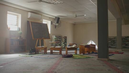 清真寺教室里的黑板视频素材模板下载