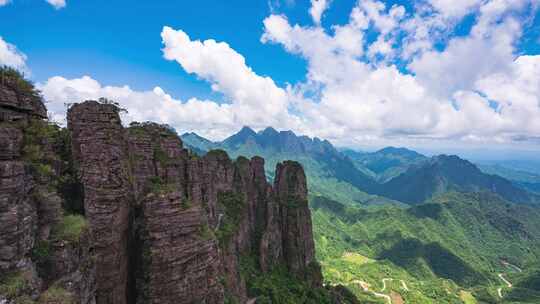 夏日晴天里的广西贵港北帝山美景