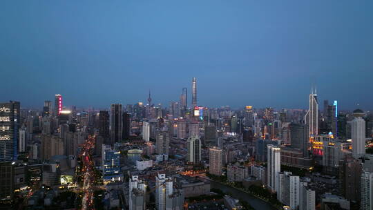 夜幕下上海城市天际线航拍