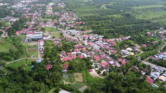 鸟瞰Balik Pulau Sungai Rusa小村庄