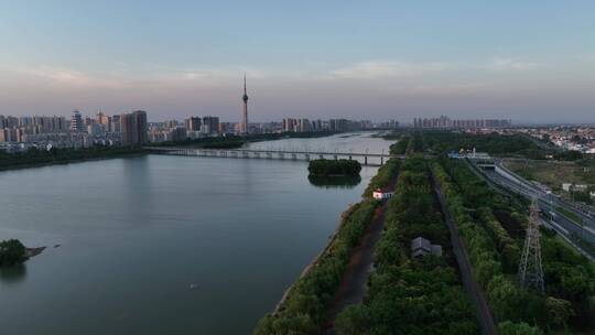 洛阳隋唐植物园游乐场晚霞唯美公园城市下班