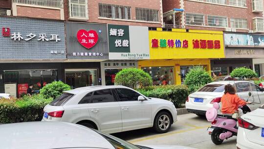 疫情小区核酸检查路上行人车辆门店