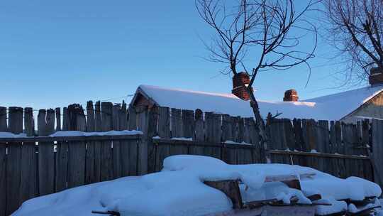 呼伦贝尔老旧住宅区雪景