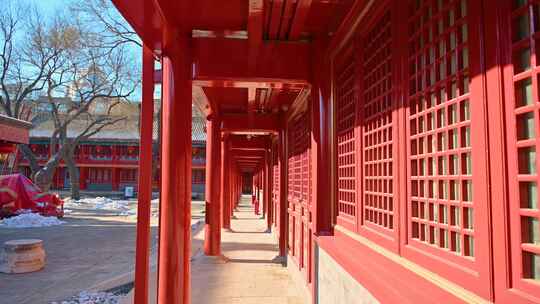 中国风古建筑红色长廊