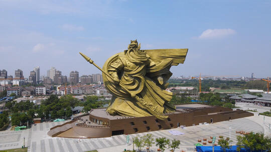 航拍湖北荆州古城墙外巨型关公雕像景观