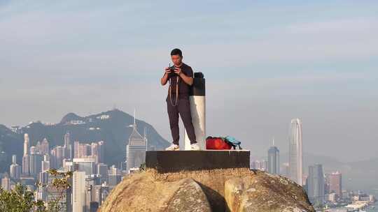 站在香港宝马山顶自拍