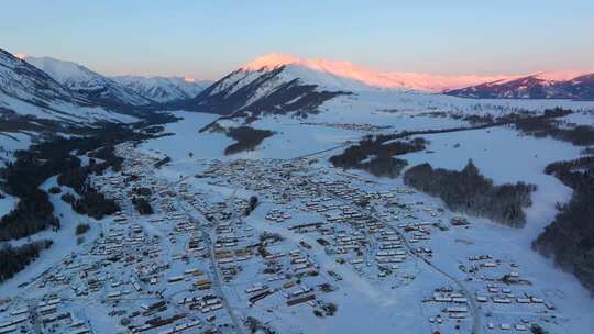 新疆阿勒泰地区禾木村雪景航拍