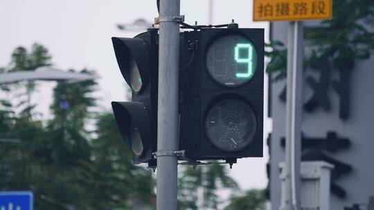 交通信号灯，人行道红绿灯视频素材
