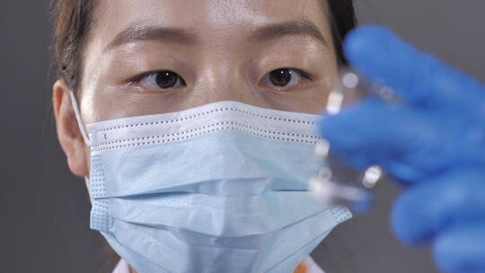 中国女士女医生医师互联网办公看病问诊视频素材模板下载