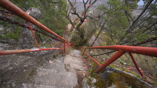 艰难盘山路陡峭路