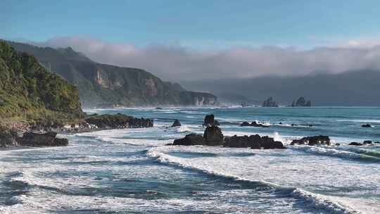 新西兰海岸线太平洋礁石海浪