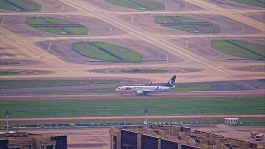 8K深圳机场起飞的山东航空客机