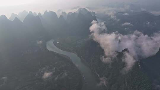 航拍桂林漓江山水风光雄伟壮阔的群山