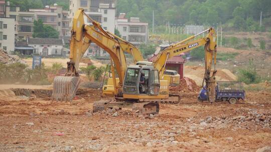 4k挖机平整土地工程建设道路3