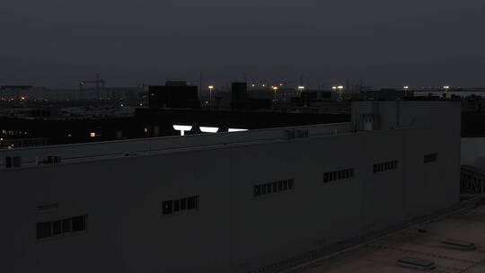 上海特斯拉新能源车建筑夜景