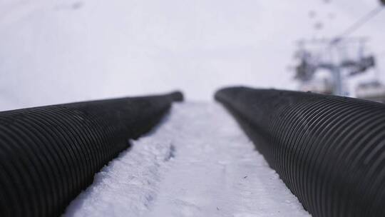 滑雪场的跳板