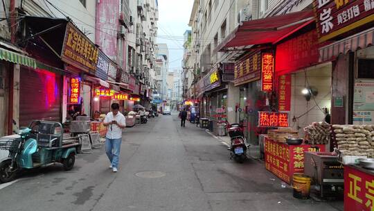 城市街道马路建筑步行街街商铺菜市场人流