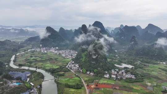 航拍桂林云海下的山峰