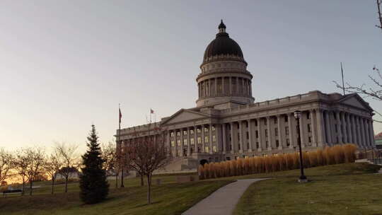 日落时分盐湖城犹他州国会大厦的延时镜头
