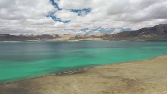 西藏阿里青藏高原当穹错措湖泊自然风光航拍