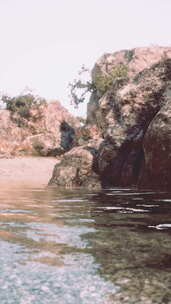 岩石悬崖俯瞰水体风景
