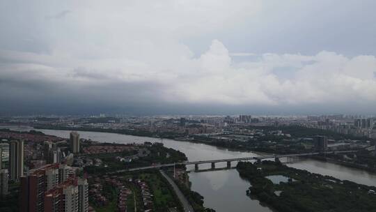 雨后的城镇