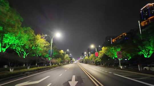 城市夜晚开车第一视角汽车窗外沿途风景马路