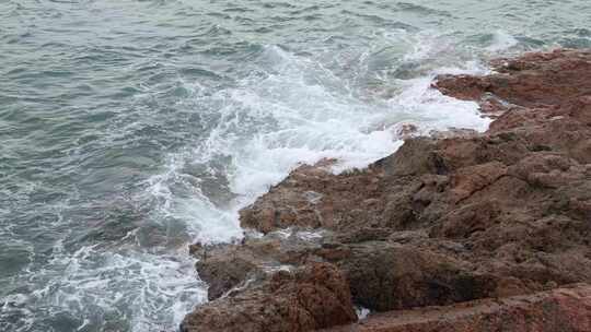 深圳海岸线-大梅沙礁石风起浪涌