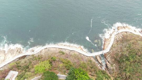 4K航拍深圳大梅沙海滨步道大海礁石