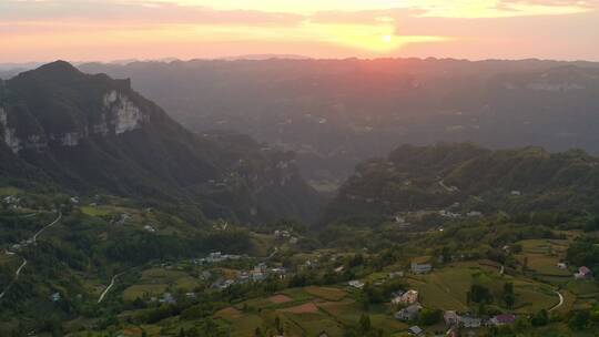 4k航拍山村晚霞