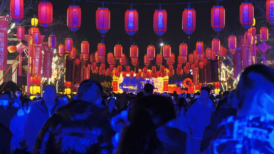 新春新年元宵节临沂沂州古城游客观赏花灯视频素材模板下载