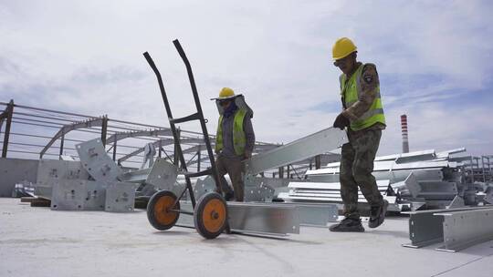 建筑工地钢结构工程工人施工视频素材模板下载