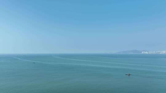 蓝色大海航拍海岸线风景海洋风光飞越山川湖