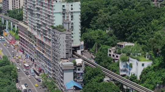 航拍重庆李子坝地铁轻轨穿楼嘉陵江两岸风光