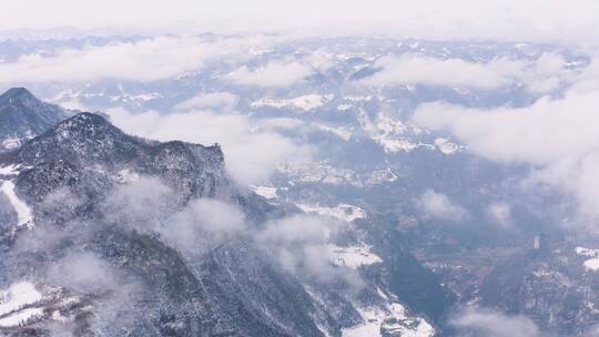 4k航拍恩施雪山雾凇峡谷风光