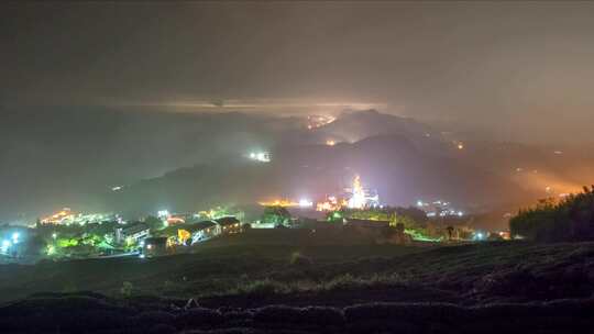 雾气笼罩旅游景点夜景灯关