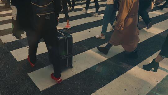 4k上班族脚步匆忙急促