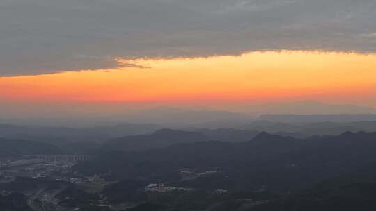 日落夕阳山川天空红彤彤航拍