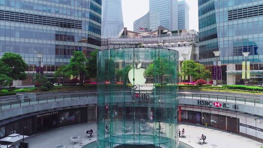 陆家嘴上海国金中心商场和苹果专卖店视频素材模板下载