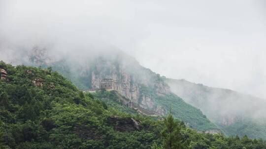 北京怀柔青龙峡长城雨中云雾延时