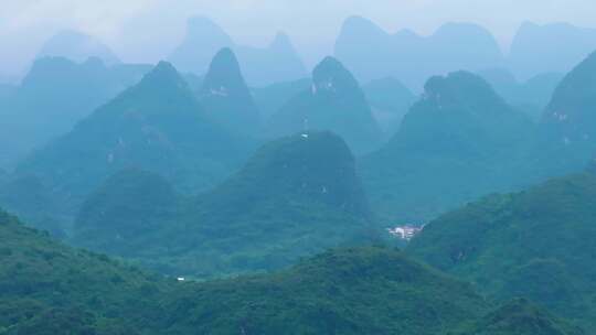 长焦航拍桂林喀斯特峰林水墨风景