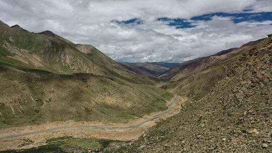 西藏山南市旷野自驾游旅行G560公路风光