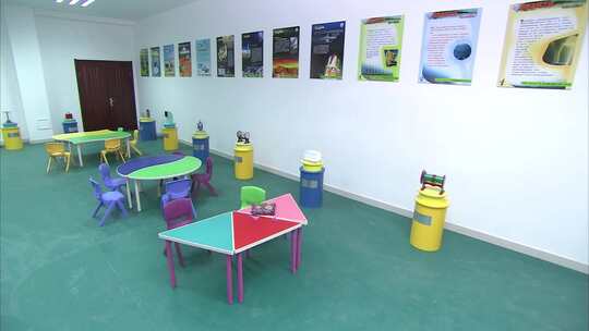 幼儿园小学教教室 桌椅 玩具视频素材模板下载